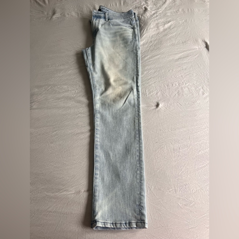 American Eagle Outfitters Light Blue Jeans/ Airflex + Temp Tech Size 34 X 32
